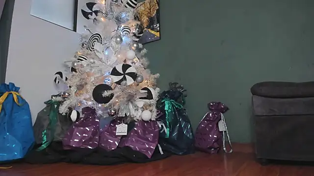 slutty venus online show from 24, 12, 2024