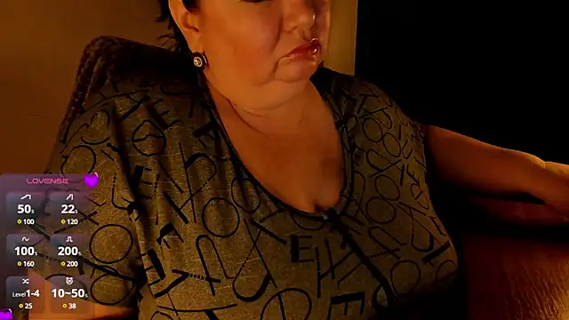 Snapshot of SexxyDreams1 chatting on 2, 2, 2025 SexxyDreams1 online show from 2, 2, 2025