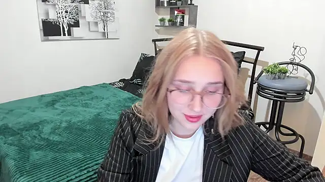 LinaTruly online show from 24, 1, 2025