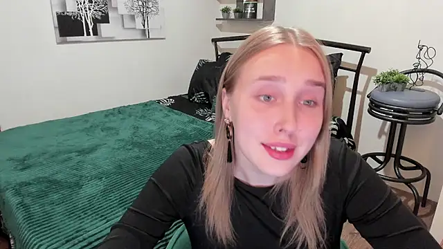 LinaTruly online show from 30, 1, 2025