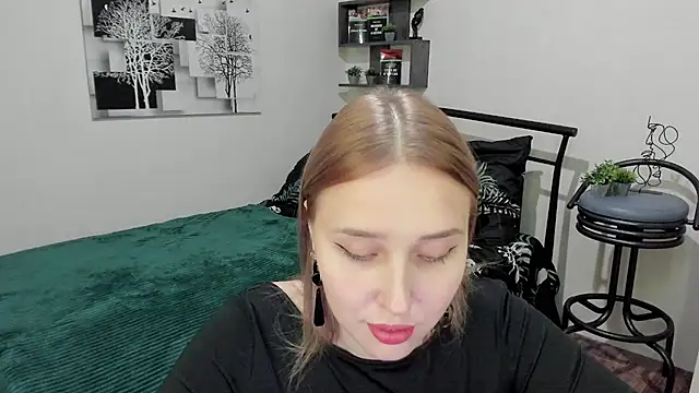 LinaTruly online show from 4, 2, 2025