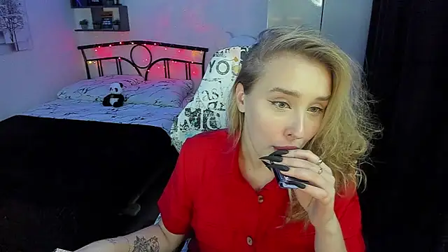 LinaTruly online show from 3, 11, 2025