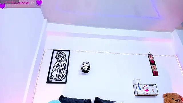 Mari Sweett online show from 6, 3, 2025