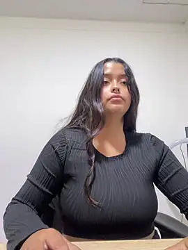 Snapshot of Ariana_Pierce chatting on 5, 7, 2026 Ariana Pierce online show from 5, 7, 2026