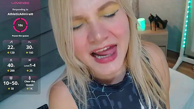 CrystalWoods94 online show from 12, 9, 2025