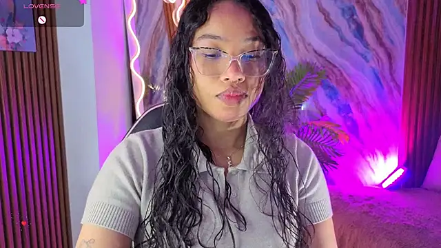 penelope tay1 online show from 11, 6, 2026