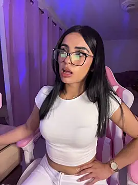 Snapshot of Emily-14 chatting on 15, 7, 2026 Emily-14 online show from 15, 7, 2026