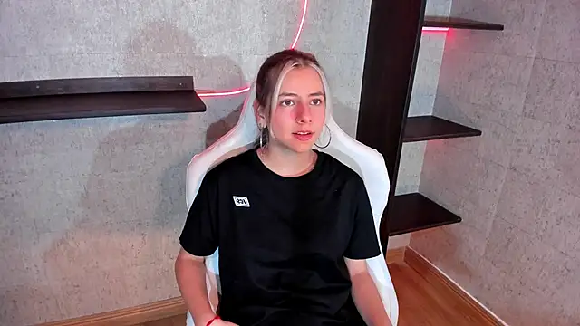 ArtemisaBlake online show from 4, 1, 2025