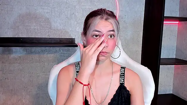 ArtemisaBlake online show from 14, 1, 2025