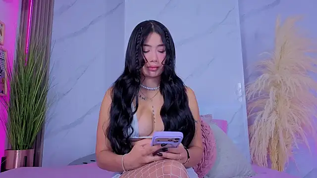 Chlooee   online show from 8, 4, 2026