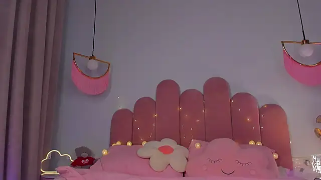 ElsaYoung online show from 2, 2, 2025