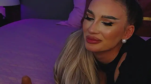 Snapshot of FelyJolie chatting on 23, 2, 2025 FelyJolie online show from 23, 2, 2025