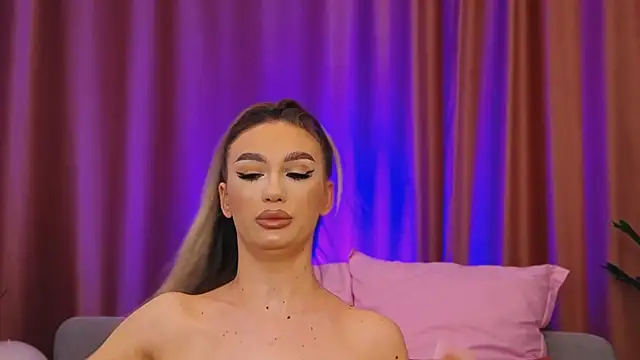 Snapshot of FelyJolie chatting on 1, 3, 2025 FelyJolie online show from 1, 3, 2025