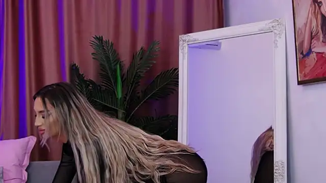 Snapshot of FelyJolie chatting on 18, 3, 2025 FelyJolie online show from 18, 3, 2025