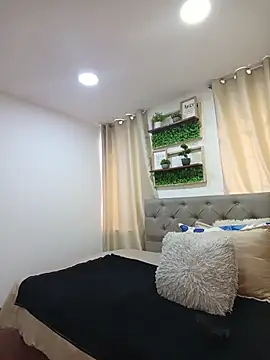 sasi luna online show from 14, 4, 2026