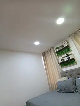 sasi luna online show from 20, 4, 2026