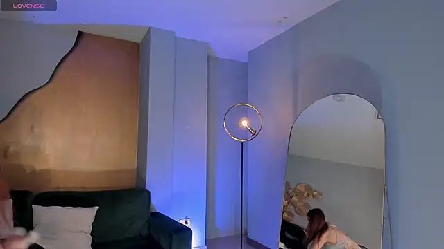 Snapshot of MiaFarrell_ chatting on 25, 11, 2025 MiaFarrell online show from 25, 11, 2025