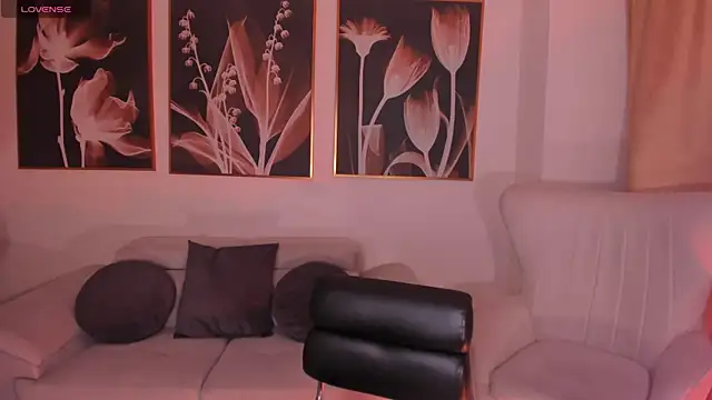 MiaFarrell  online show from 13, 2, 2026