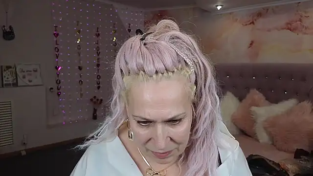 Penelope Pinky online show from 2, 3, 2025