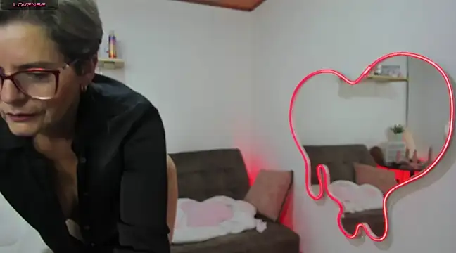 Adeellee  online show from 15, 1, 2025