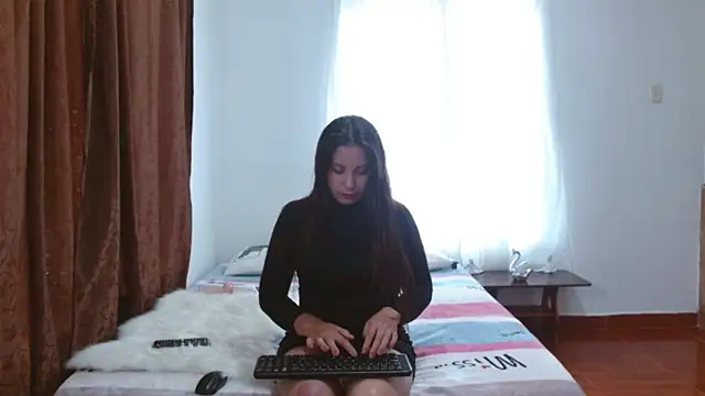 Snapshot of littleshydoll chatting on 8, 3, 2025 littleshydoll online show from 8, 3, 2025