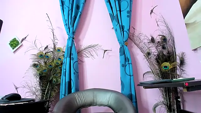 miss--flora online show from 22, 10, 2025