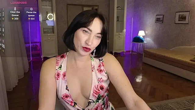 Snapshot of AnneHaddaway chatting on 20, 11, 2025 AnneHaddaway online show from 20, 11, 2025