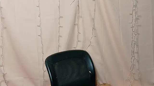 Snapshot of leenieb88 chatting on 9, 2, 2025 leenieb88 online show from 9, 2, 2025