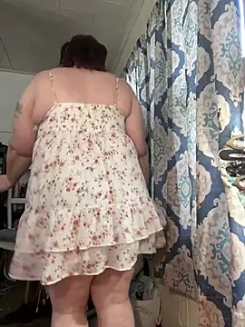 Snapshot of leenieb88 chatting on 12, 1, 2026 leenieb88 online show from 12, 1, 2026