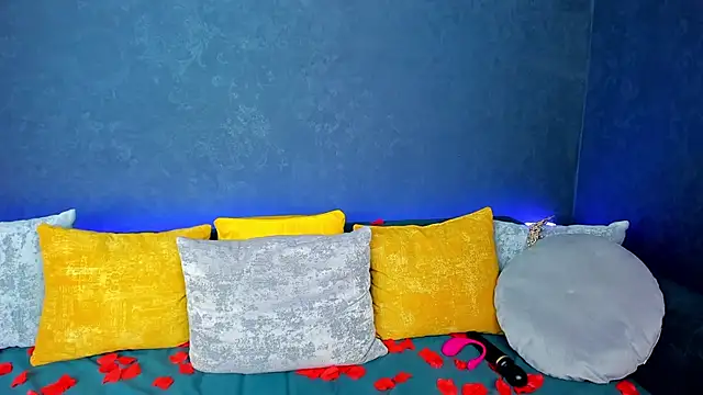 Snapshot of Curvy_Dynamite_ chatting on 15, 2, 2025 Curvy Dynamite online show from 15, 2, 2025