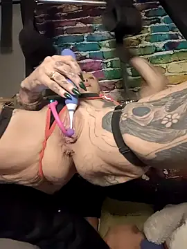 MommyMisfit online show from 19, 12, 2025