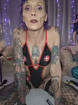 MommyMisfit online show from 27, 7, 2026