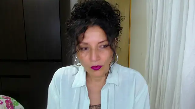 Snapshot of arianna_ros3 chatting on 6, 5, 2026 arianna ros3 online show from 6, 5, 2026