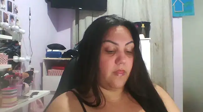 Paolaa hoot online show from 23, 2, 2025