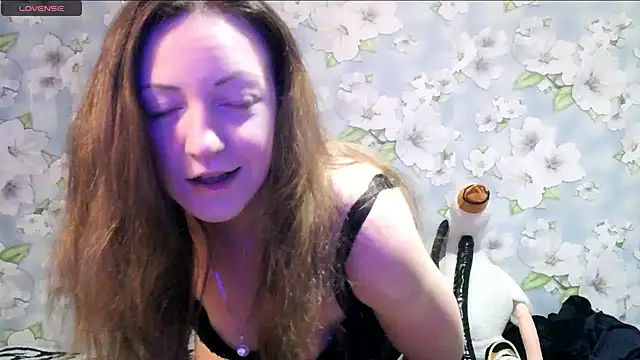 Snapshot of KattyLuuu chatting on 9, 2, 2025 KattyLuuu online show from 9, 2, 2025