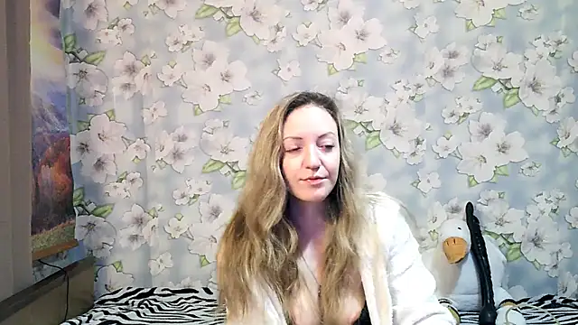 Snapshot of KattyLuuu chatting on 10, 10, 2025 KattyLuuu online show from 10, 10, 2025