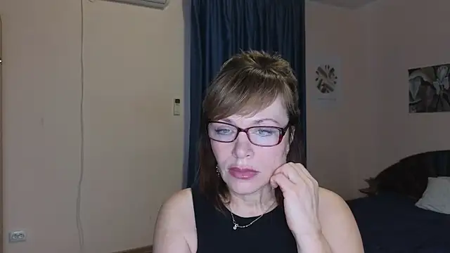 Snapshot of Miss_Moren chatting on 23, 11, 2025 Miss Moren online show from 23, 11, 2025