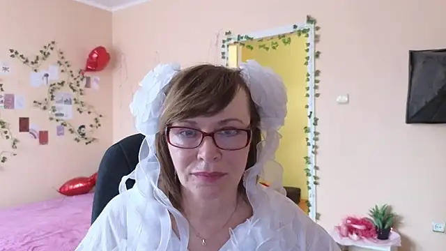 Snapshot of Miss_Moren chatting on 2, 4, 2026 Miss Moren online show from 2, 4, 2026
