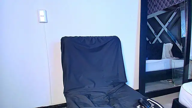 Snapshot of caroo_gomeez chatting on 7, 10, 2025 caroo gomeez online show from 7, 10, 2025