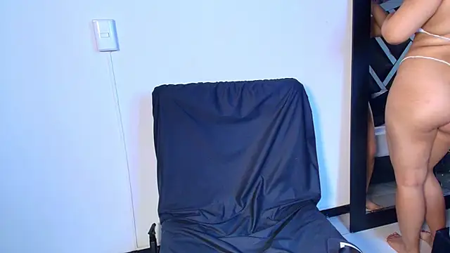 Snapshot of caroo_gomeez chatting on 13, 10, 2025 caroo gomeez online show from 13, 10, 2025