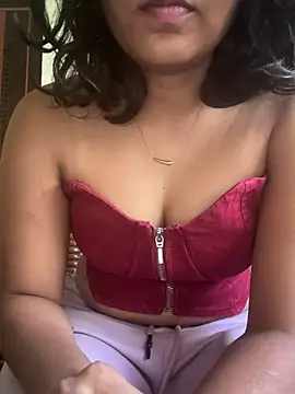 Snapshot of priyadevi17 chatting on 18, 12, 2024 priyadevi17 online show from 18, 12, 2024