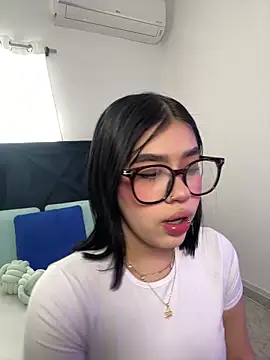 Lily Woodz online show from 8, 2, 2026