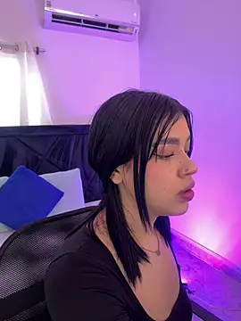 Lily Woodz online show from 26, 5, 2026