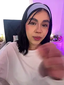 Lily Woodz online show from 6, 6, 2026