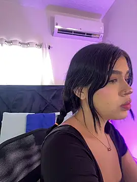 Lily Woodz online show from 13, 6, 2026