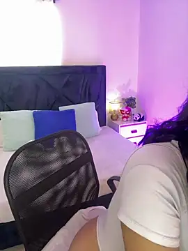 Lily Woodz online show from 20, 6, 2026