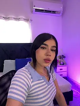 Lily Woodz online show from 18, 7, 2026