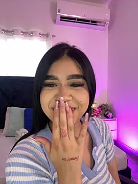 Lily Woodz online show from 28, 7, 2026