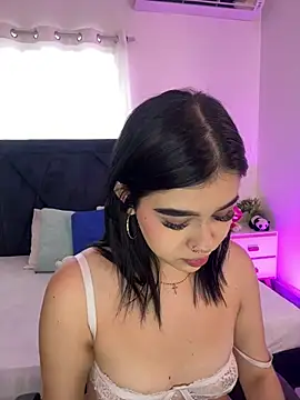 Lily Woodz online show from 28, 7, 2026