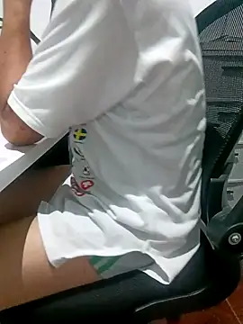 Snapshot of bisexual0007 chatting on 10, 3, 2025 bisexual0007 online show from 10, 3, 2025